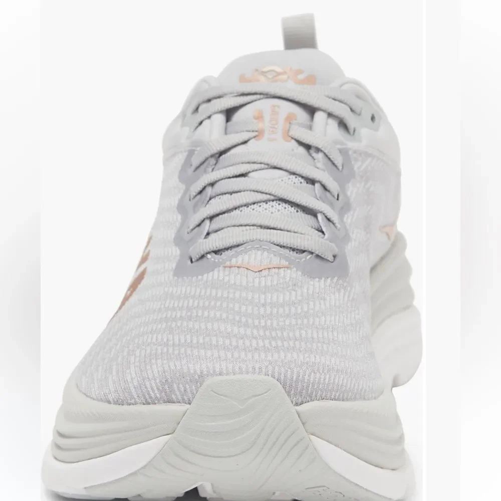 Hoka kick into